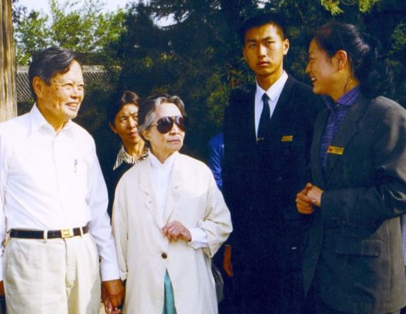 杨振宁教授和翁帆生活照,关于杨振宁教授与翁帆是否有孩子