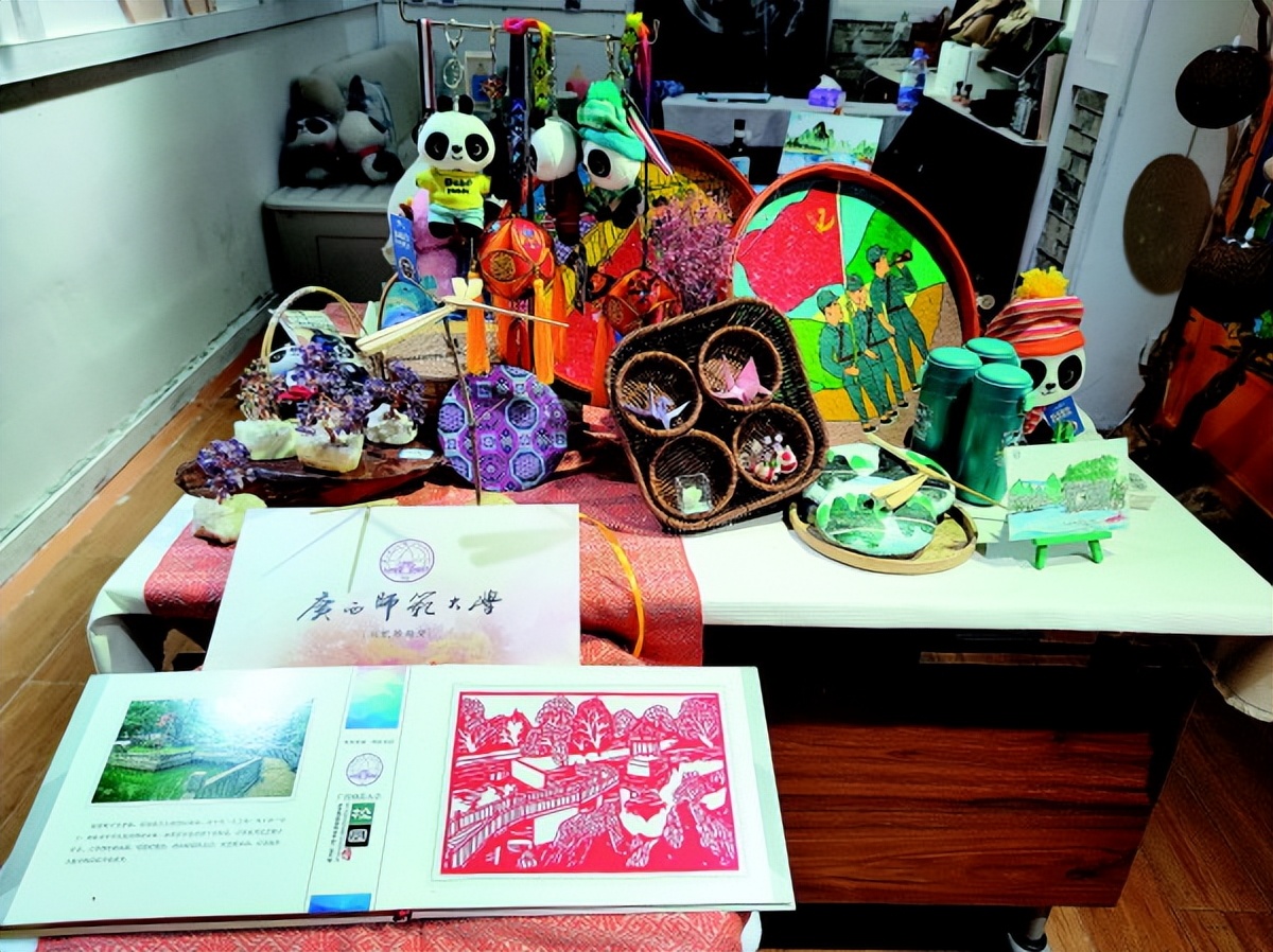 老师掏腰包支持大学生在东西巷开店！他们为何选择在商圈“实战”教学？