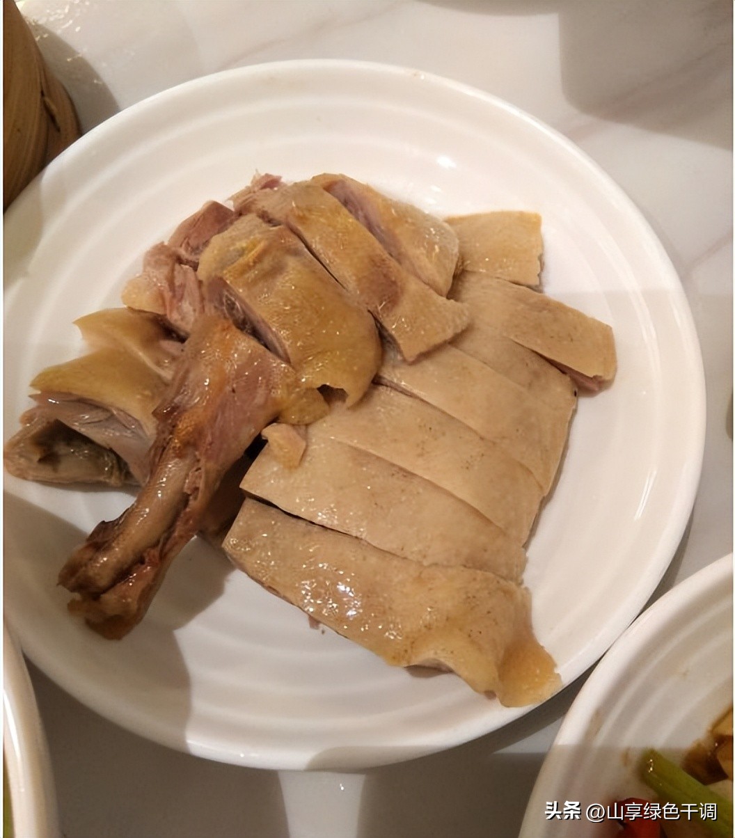 河南一家人去南京旅游，点了四道菜，看见价格：这是南京物价？