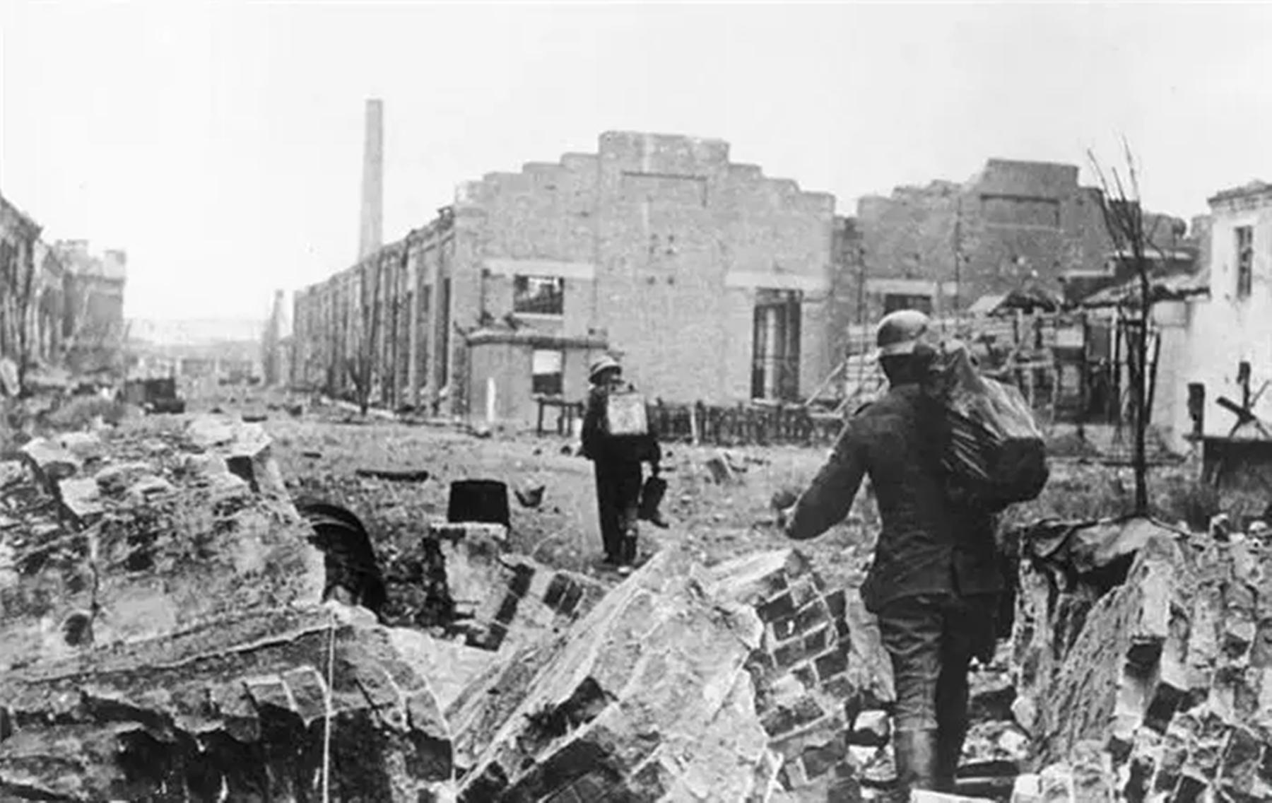 俄罗斯先后击败拿破仑和希特勒,两次卫国战争都取得了伟大胜利