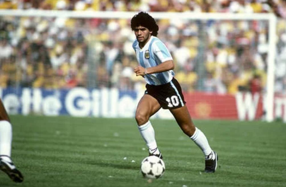 1982年出生的足球巨星有哪些,1976年足球巨星排行榜