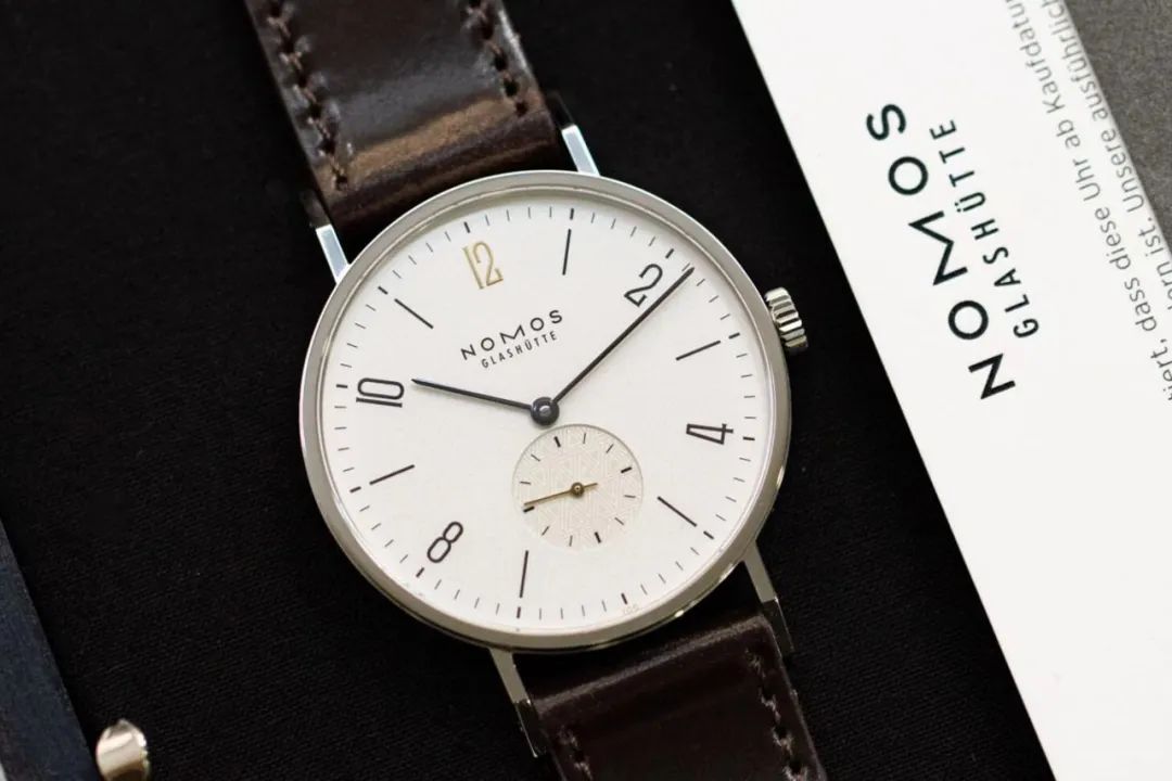 nomos最经典款,nomos粉色