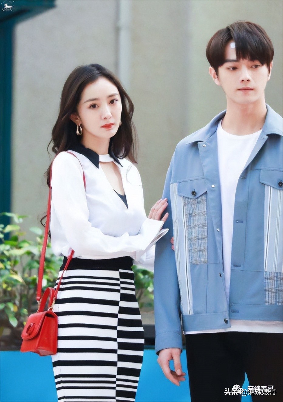 杨幂新剧状态对比,杨幂新剧没有滤镜老态