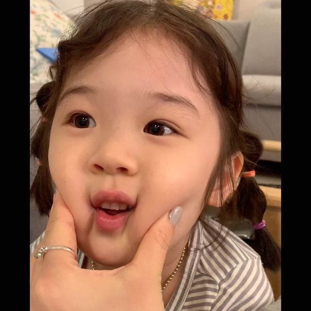 最近超火的可爱小女孩表情包,小女孩可爱萌表情包