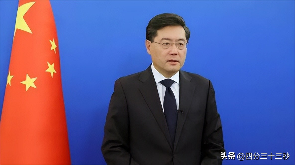 荷兰光刻机产业坐不住了，主动访华寻求合作，秦刚表态掷地有声