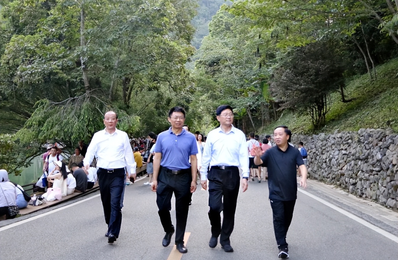 格美集团荔波演艺项目汇报,贵州荔波格美