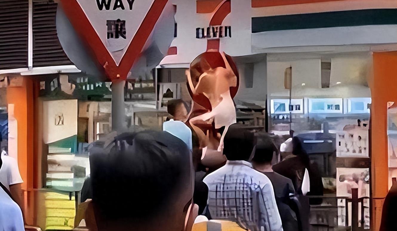 女子偷情被丈夫发现坠楼,女子外面偷情被人发现坠楼