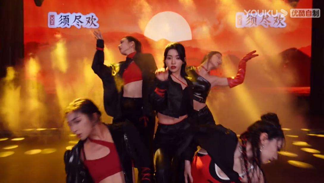 孟佳淘汰王霏霏落泪,了不起舞社最后齐舞