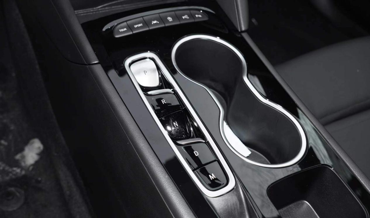 别克君威和英诗派哪个值得买,别克君威为啥这么便宜