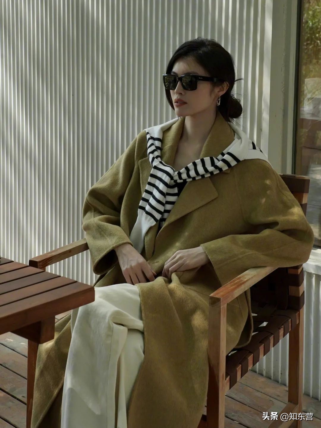 冬天披发好看又显脸小的发型,冬季干净利落减龄的发型