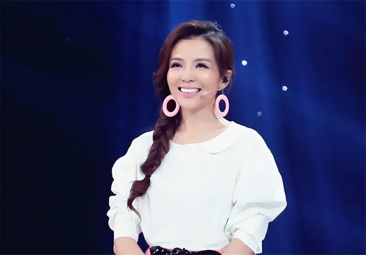 央视主持朱迅：17岁患癌，34岁患重疾，不惧谣言自称要活到90岁