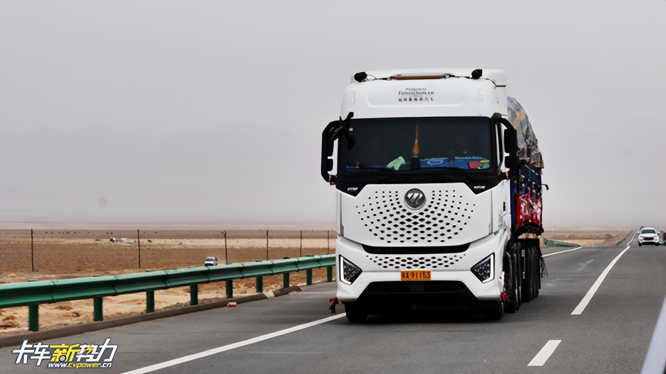 冲击青藏高原保障物资运送660大马力银河实力征战最美公路