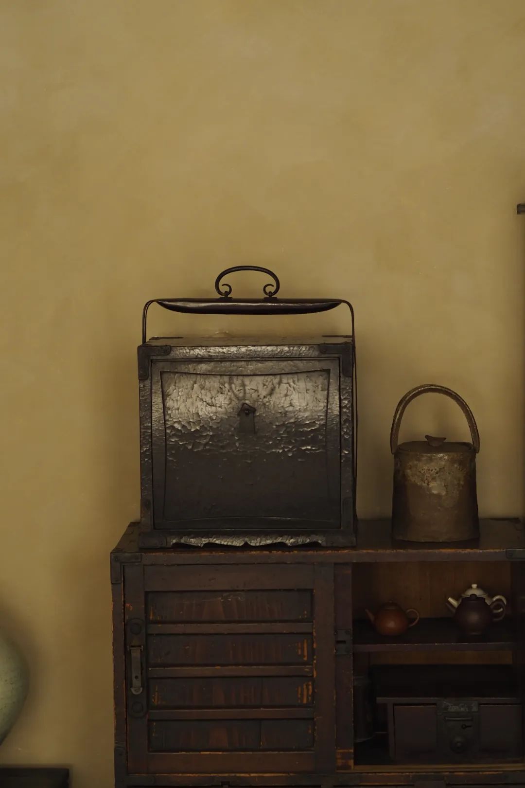 放弃高薪工作，在400m²的“小窝”里，造一所古道具商店