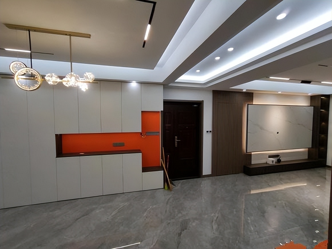 硬装装完没钱买沙发,硬装结束了没钱买电视和沙发