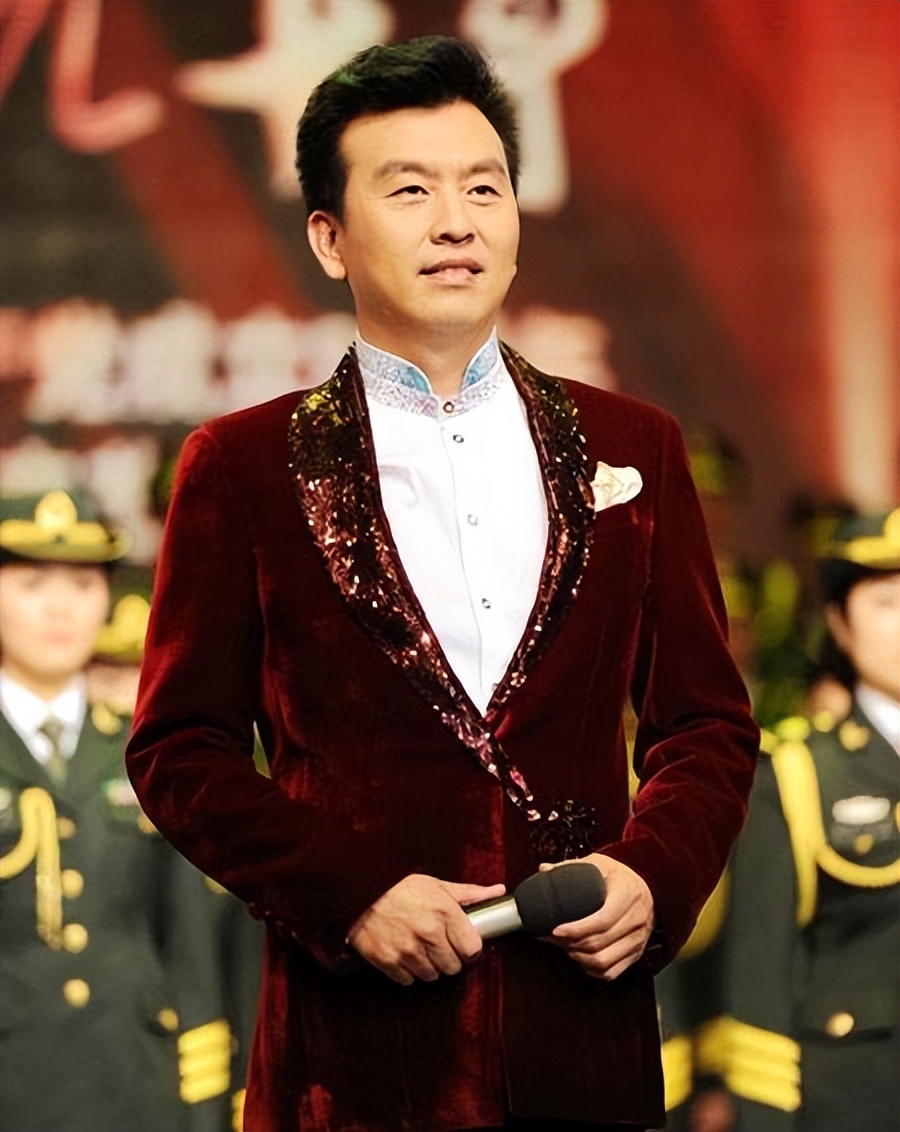 央视名嘴张泽群母亲瘫痪,张泽群母亲去世