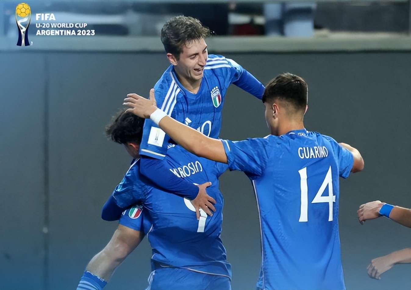 3-2逆转巴西,巴西队两连胜提前出线