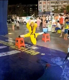 大爷你这是刚挖煤回来吗，另外你这车还挺个性的，这方向盘牛