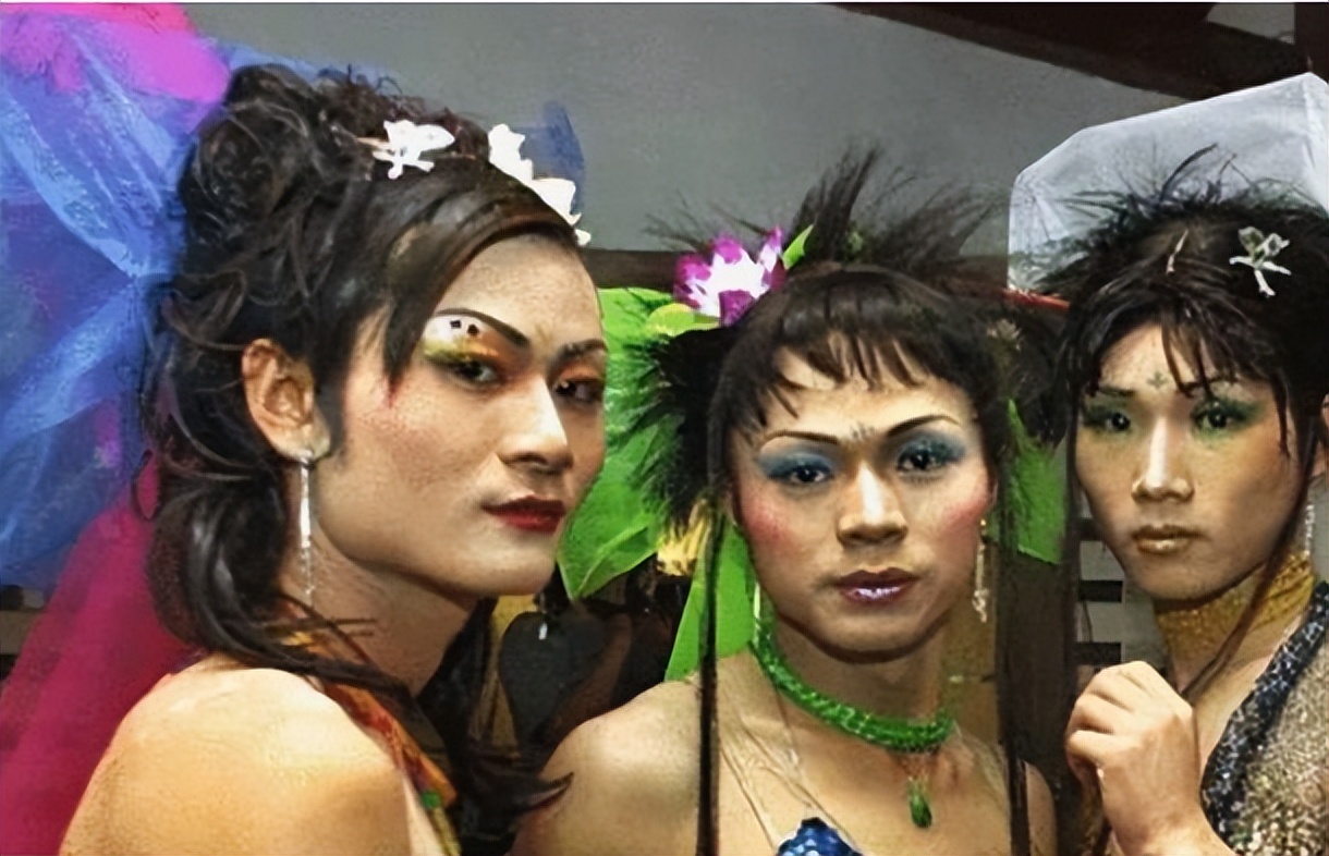 变性人“李二毛”：曾是夜场小王子，为爱情变“女人”却惨遭抛弃