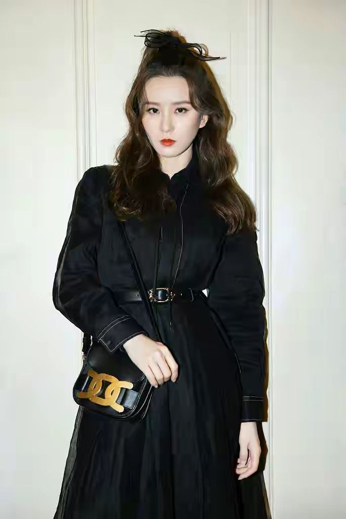 40岁烫头发不显老卷发,头发特别少烫什么卷发好