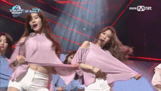 韩国女爱豆着装引争议，衣服盖不住侧乳，网友：是在弘扬传统文化