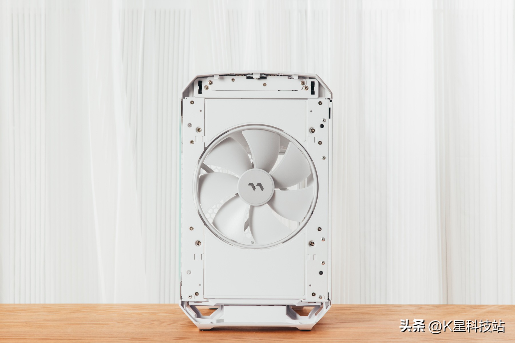 鍗庣x670e涓绘澘涓婁粈涔坈pu,鍗庣strixz690-e瑁呮満瑙嗛