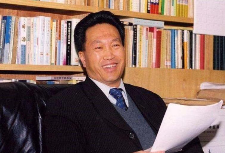 给自己配12名秘书,骗40万投资者上百亿,河北前首富真是大忽悠?