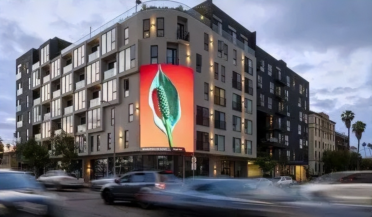 2023户外广告预算怎么投？投沉浸式地标大屏融合商业与艺术！