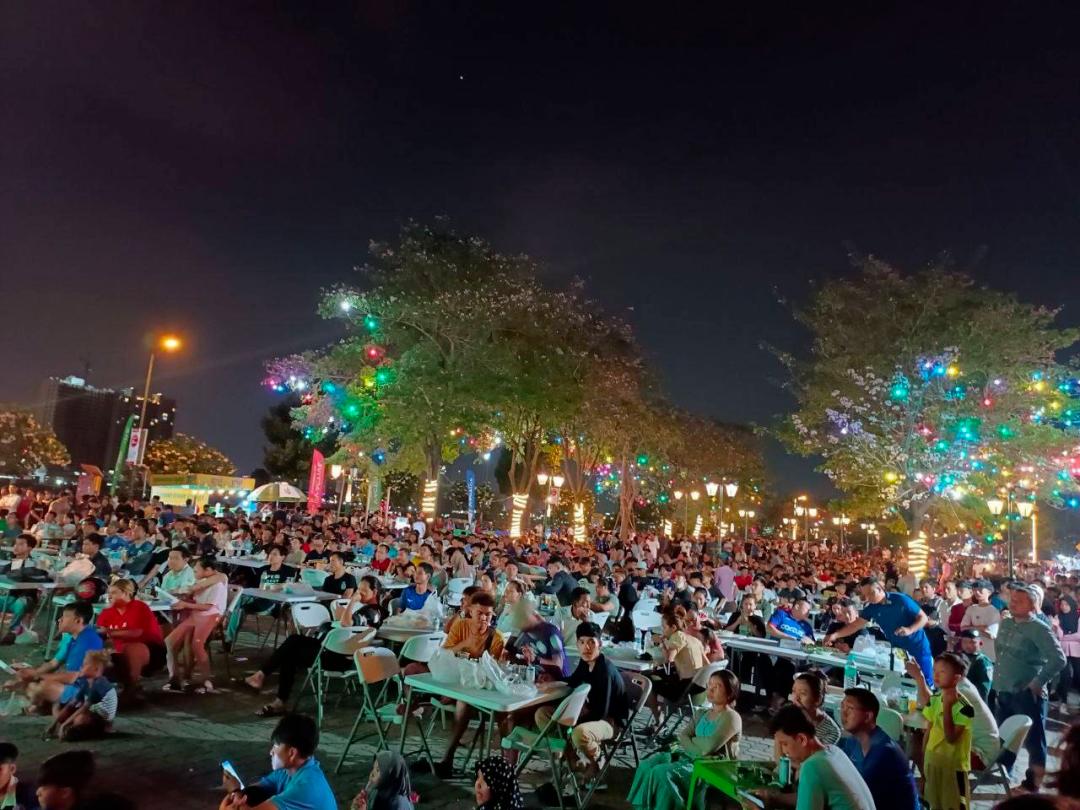 柬埔寨人玩足球,柬埔寨足球现场