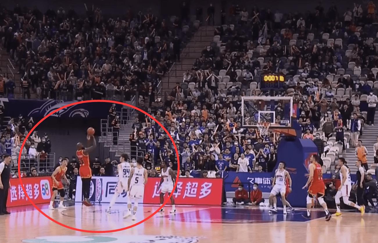 场均28+11+11！CBA第一外援深夜卖战靴，售价1万美元还真有人想要