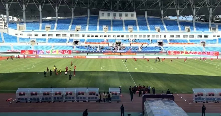 中甲赛场激情燃烧公安卫士倾情守护