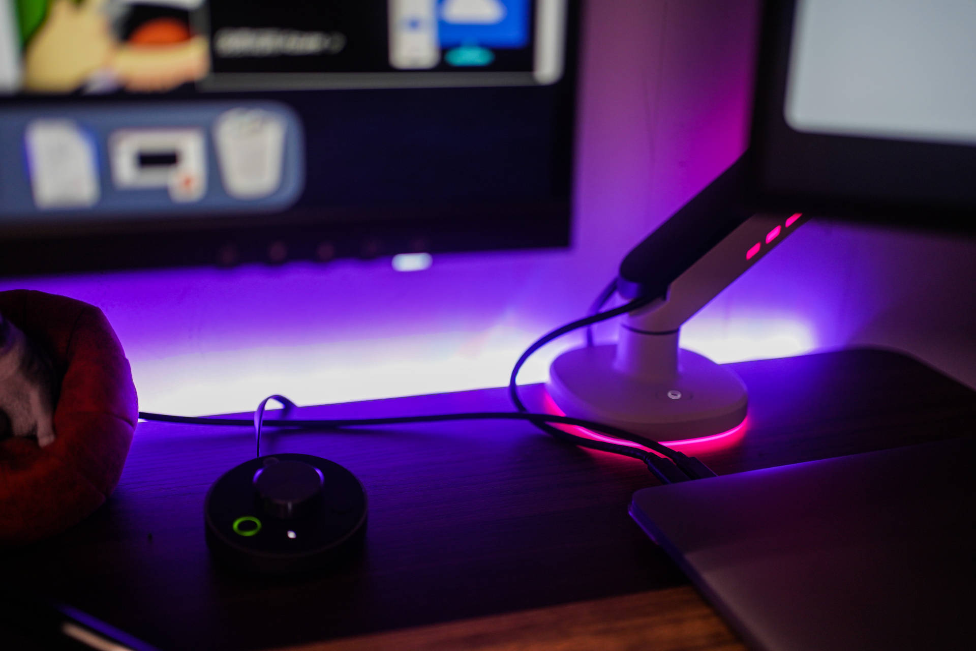 白天生产力晚上爱奇艺，八千字教你打造一键切换主题桌面