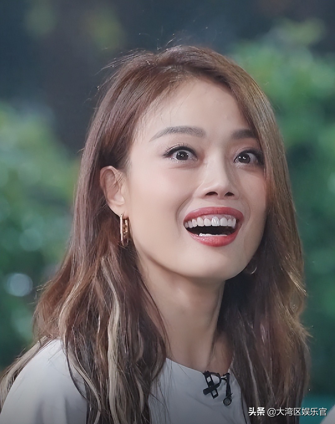 浪姐2左小青表演空中劈叉,浪姐劈叉接力完整版