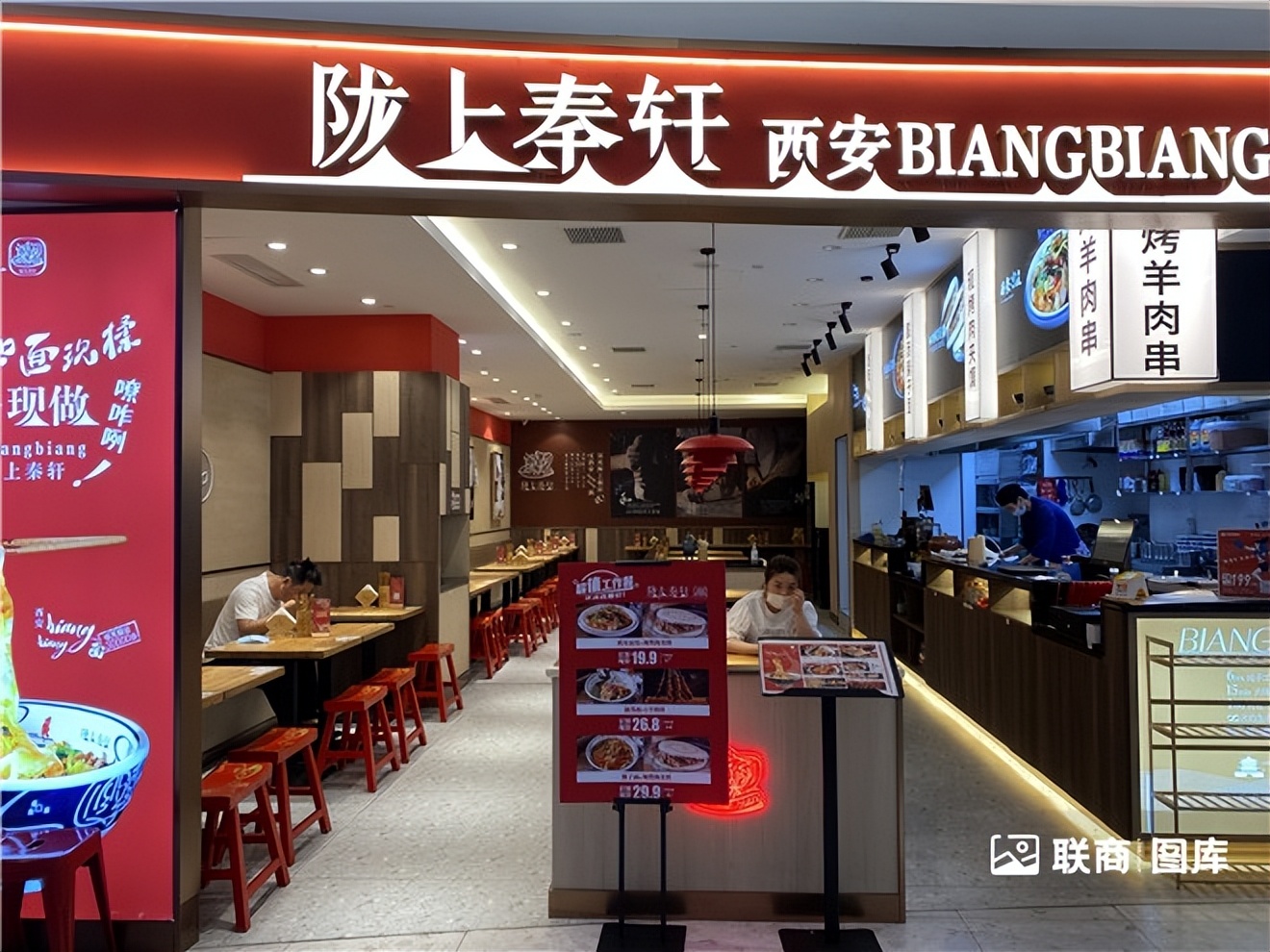 “鸽王”、潮玩街区…实探杭州近期新开的三个商场