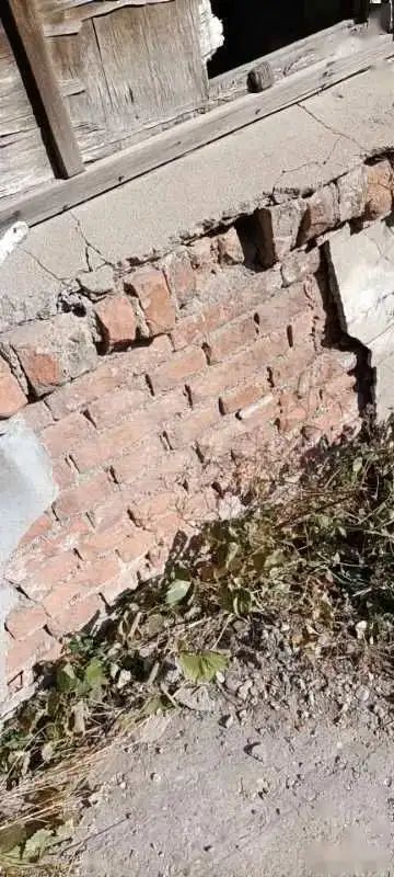 男生脸上很多处脱皮怎么办,男生脸上脱皮干燥