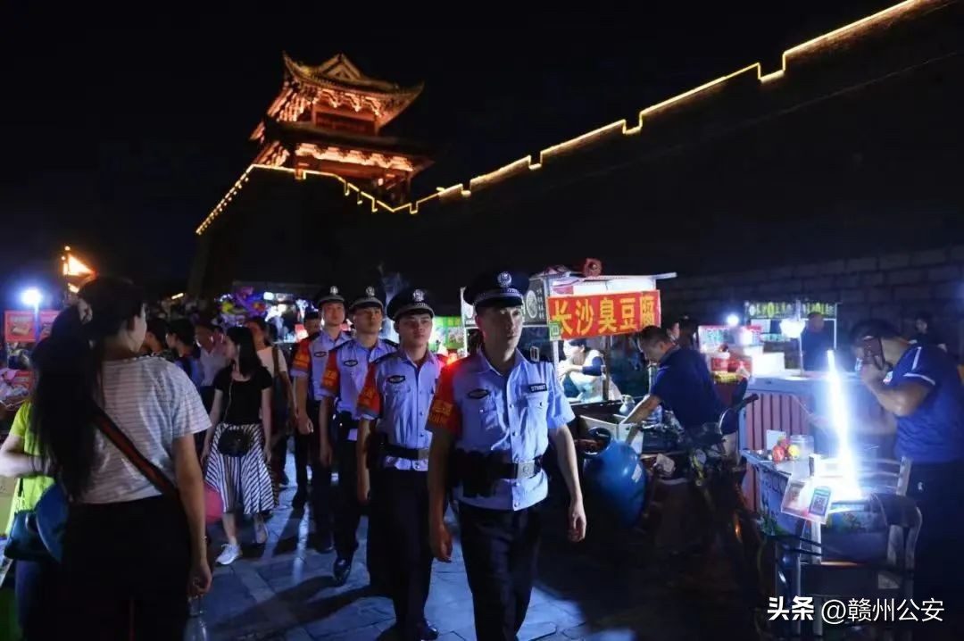 夜摊式酒吧,夜间酒吧街摆摊