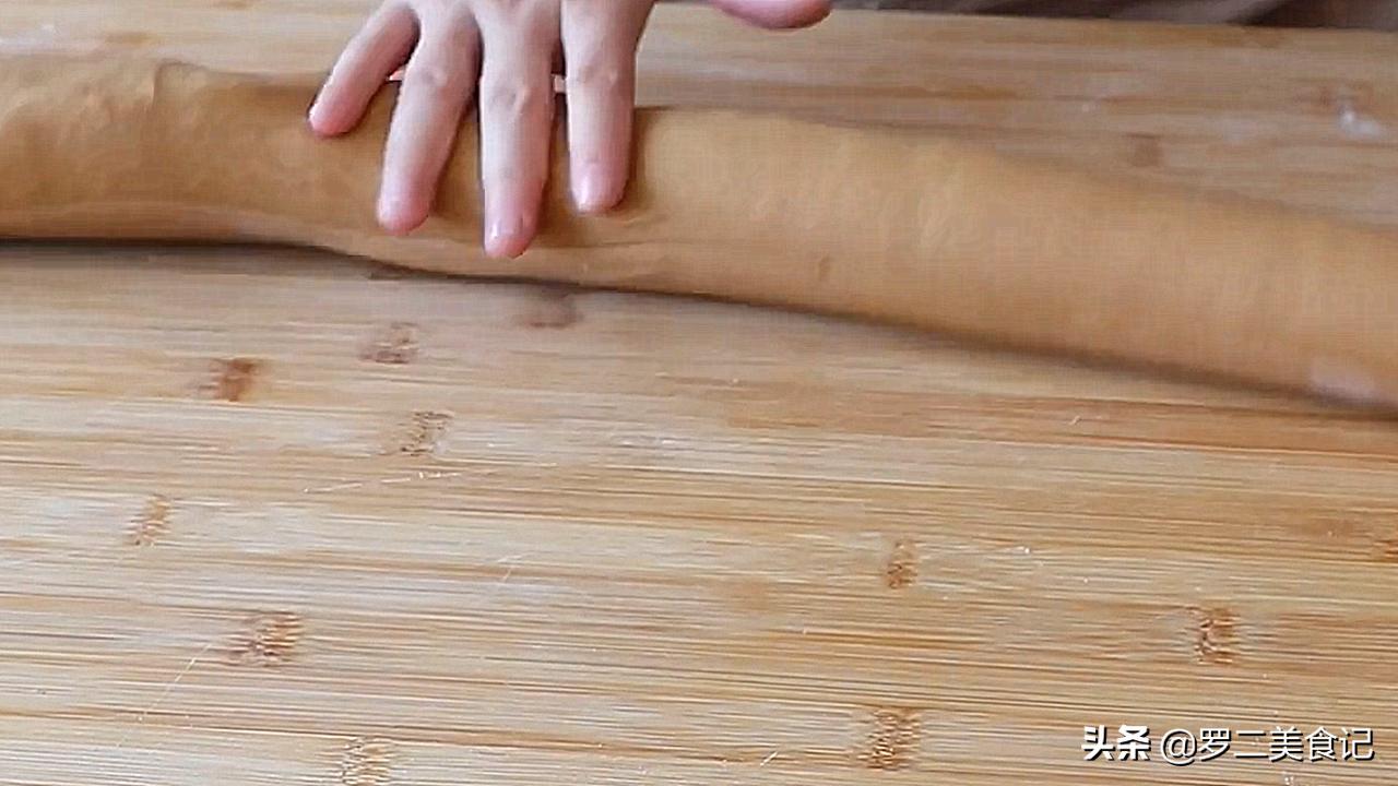 红糖馒头750克面粉放多少水和酵母,自发面粉制作红糖馒头的教程