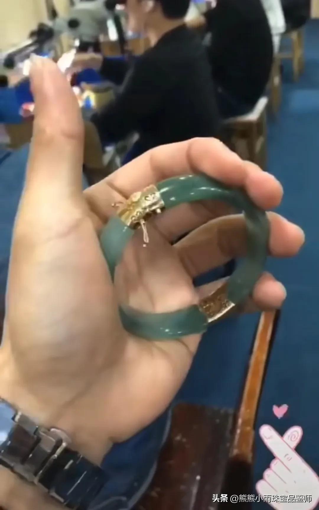 断了的翡翠手镯可以用来做成什么,翡翠手镯断了怎么设计