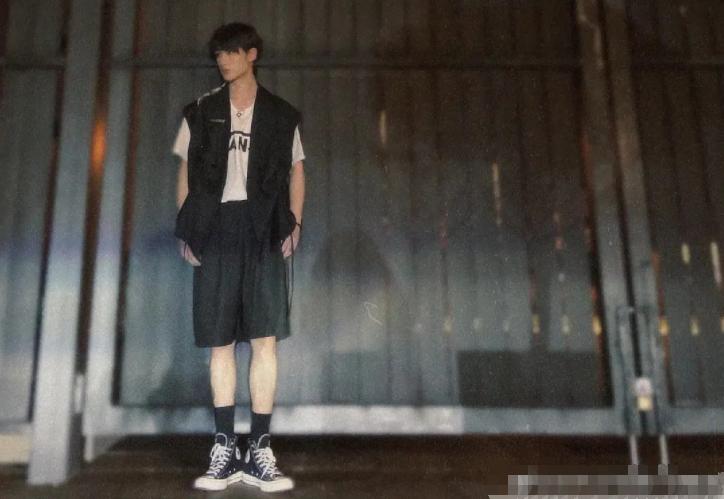 丁程鑫身高是多少米,丁程鑫身高185