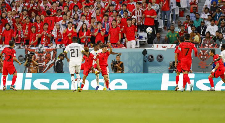 争议！韩国队赛后*攻围**裁判，主帅染红，曹圭成双响成遮羞布