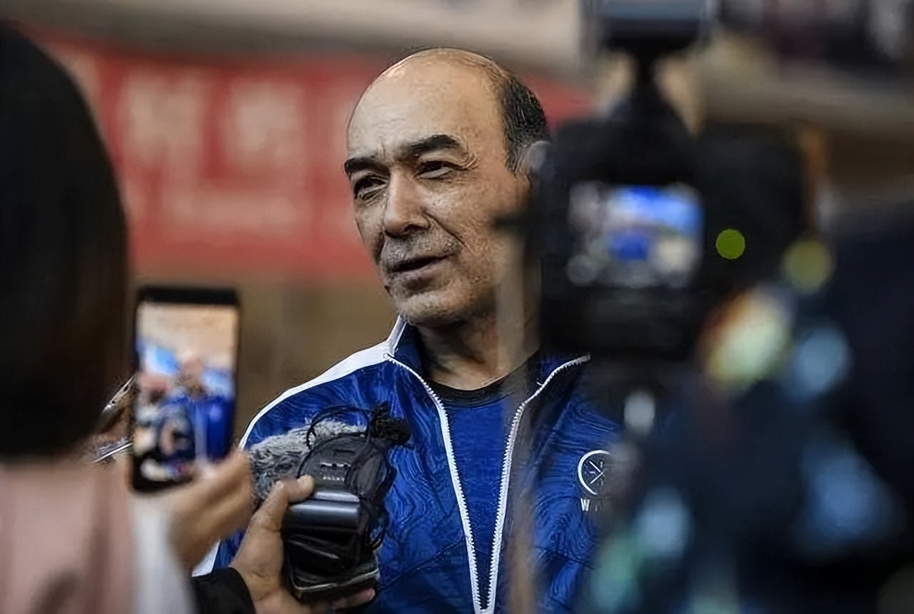 新疆男篮主教练阿的江换成谁,新疆主帅阿的江儿子