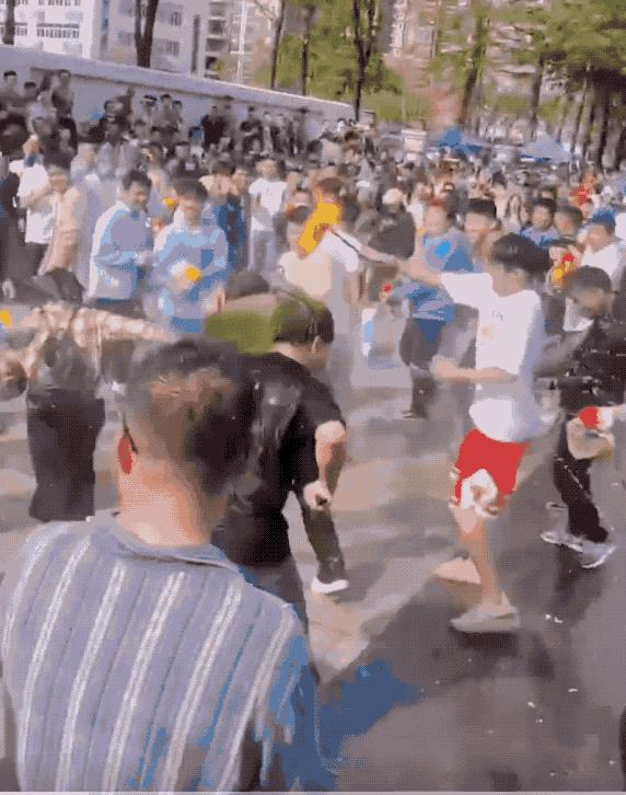 撕扯衣服、故意骚扰、专泼隐私部位、泼水节何时成了“流氓节”？