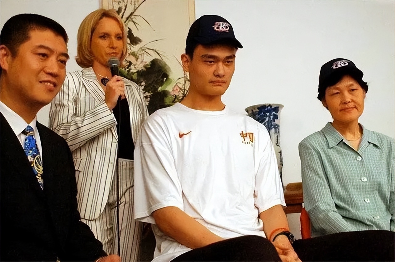 姚明一家三代近照,姚明个人资料及父母