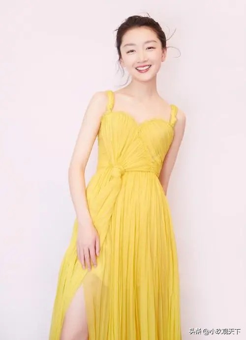 周冬雨出道十二周年获集体好评,周冬雨凭什么火得一塌糊涂