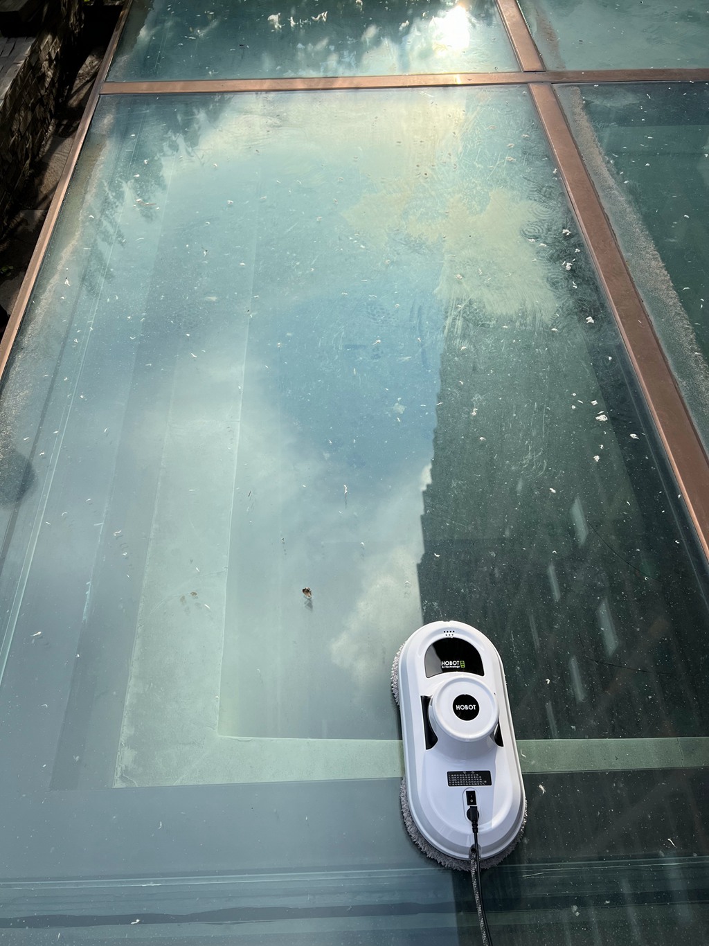 小玻璃擦窗机器人可以擦吗,高空擦玻璃妙招又快又干净