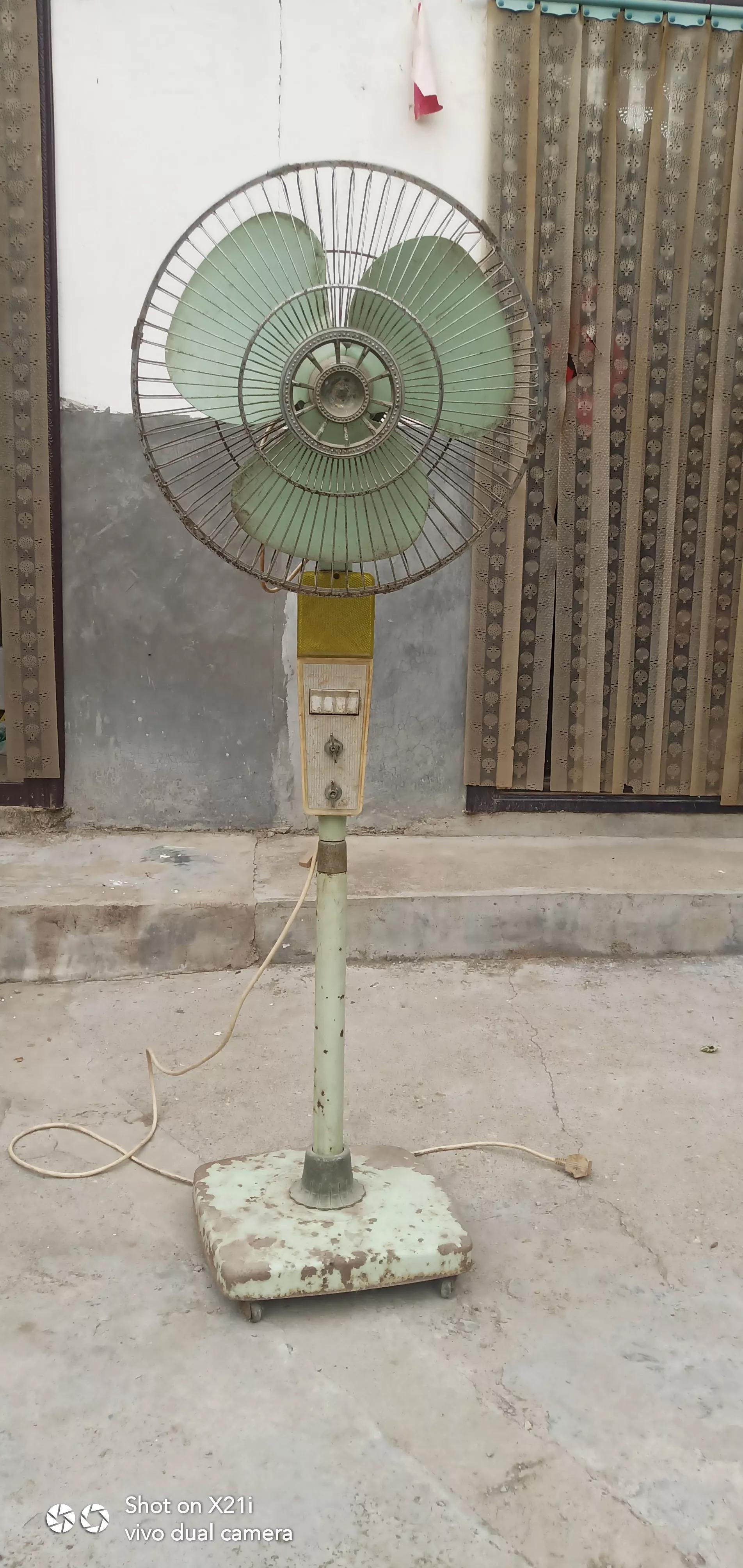 老爸结婚买的电风扇,父亲挂脖风扇