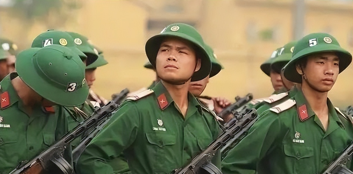 越南*队军**变*火军**商，女军官背LV包炫富，坍塌式腐败成世界之首