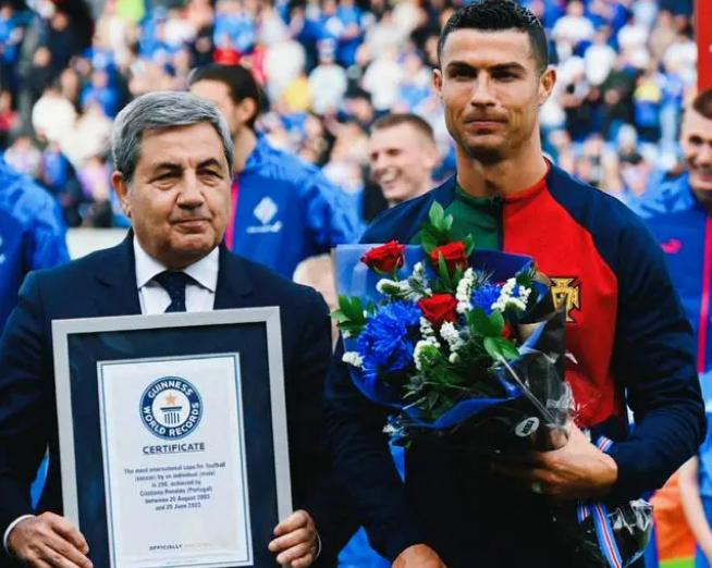 C罗一击制胜!第200次葡萄牙国家队比赛压哨绝杀重回巅峰!