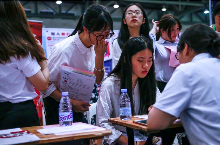 热门专业但要谨慎报考的三个专业,适合报考的六大新兴专业