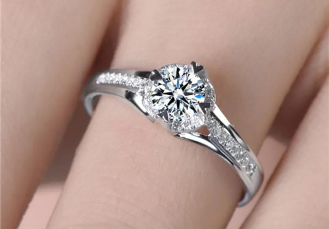 十大求婚钻戒品牌排名,莫桑石钻戒哪个品牌好