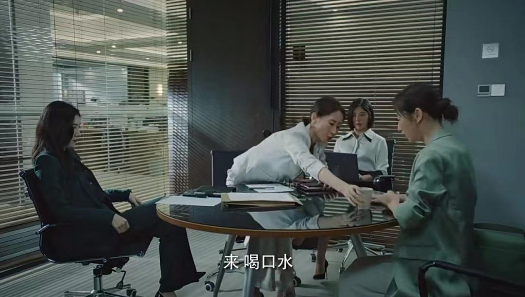 一集翻车，两集接吻，这剧的工业糖精真的不甜